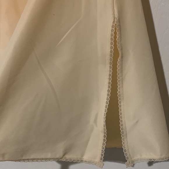 Vintage Cream Two Slit Half-Slip - Picture 4 of 9